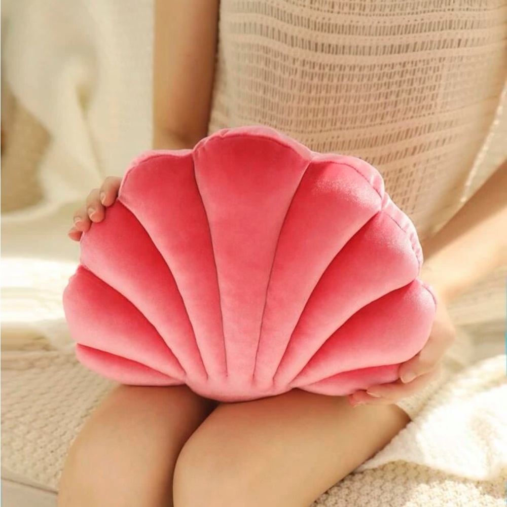 Shell Pattern Decorative Pillow 🏡 - Picture 2 of 4